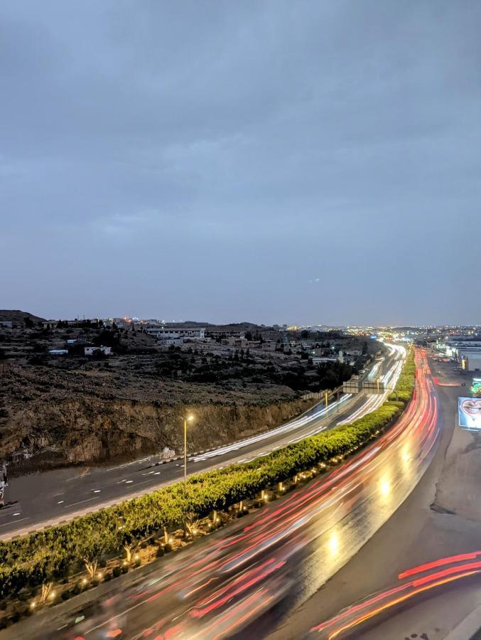 Апарт отель Citadines Абха Экстерьер фото Highway 40 in Amman