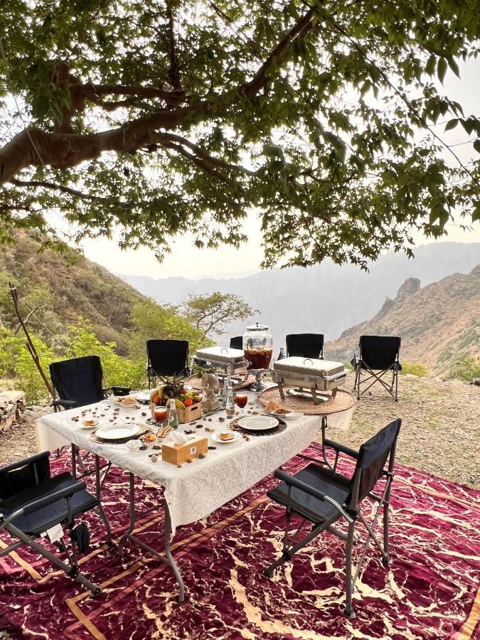 Апарт отель Citadines Абха Экстерьер фото A picnic in the mountains of Oman