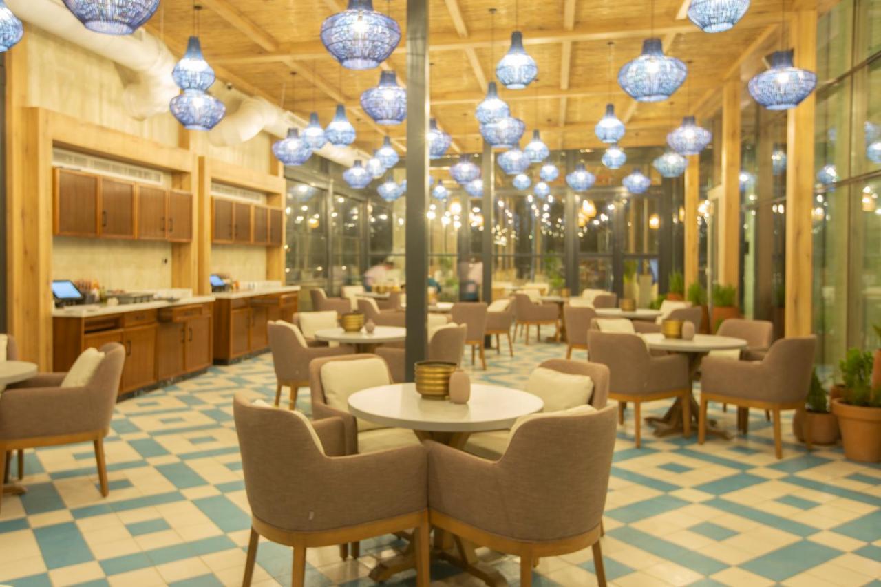 Апарт отель Citadines Абха Экстерьер фото The interior of the restaurant